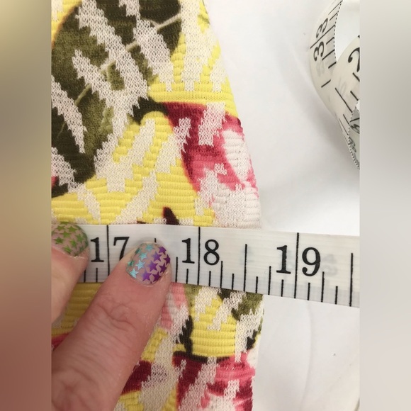 Colorful Floral Textured Pencil Skirt - Picture 8 of 11